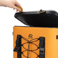 ONE-HAND MAGNETIC ACCESS detail